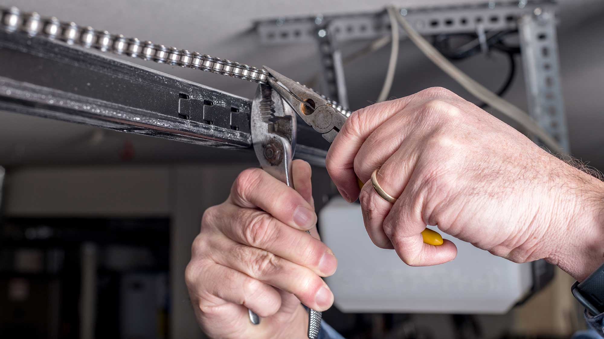re-greasing and repairing garage door chain re-greasing and repairing garage door chain